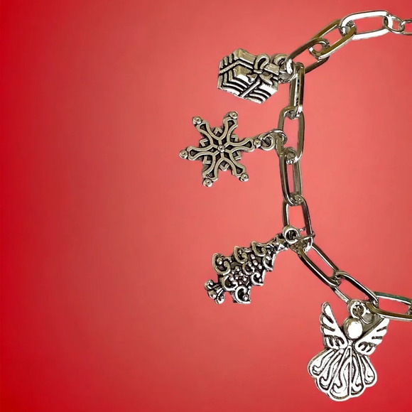 2/$10 Gorgeous Christmas Charm Bracelet - Picture 3 of 4